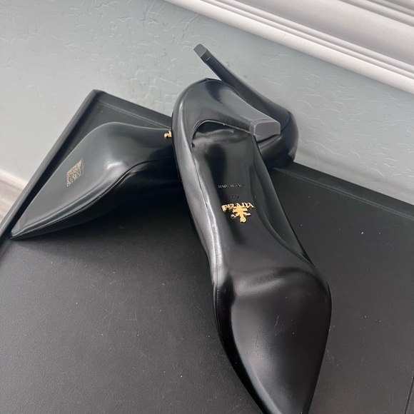 Prada
Prada 100Mm Leather Pointed Pumps size 42 - Picture 6 of 10